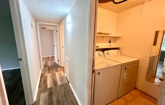 2 beds, 1 bath, $1,095