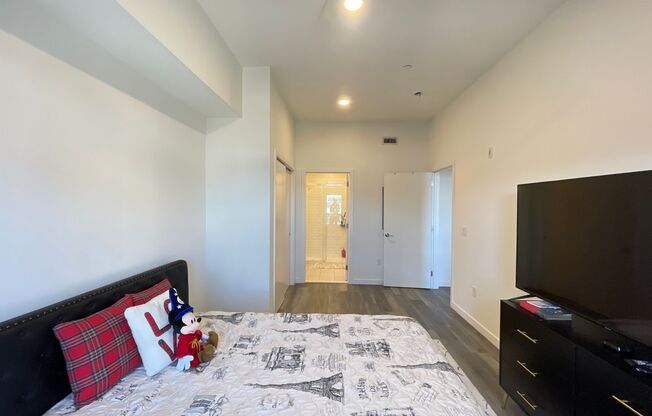 2 beds, 2 baths, $1,645, Unit 302