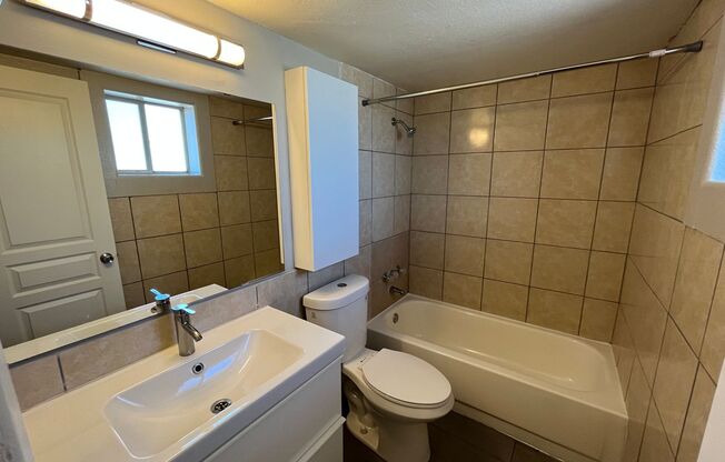 Studio, 1 bath, 400 sqft, $950, Unit 19