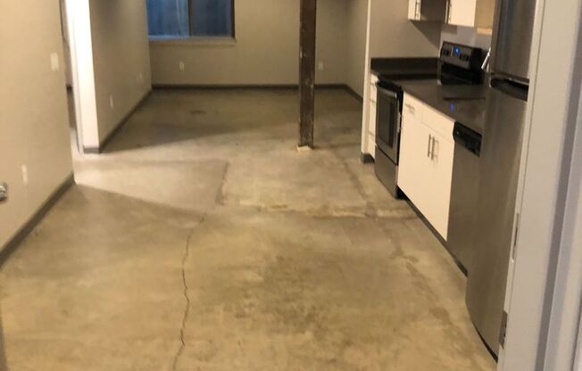 1 bed, 1 bath, 807 sqft, $1,425, Unit B02