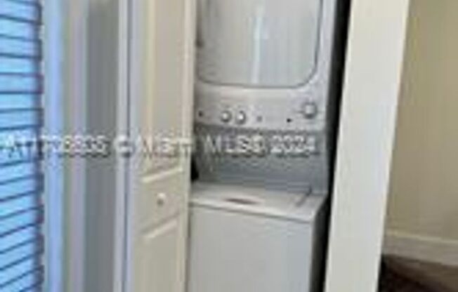 3 beds, 2 baths, $3,200, Unit 10270 NW 66th St appt 107 (A11706608)