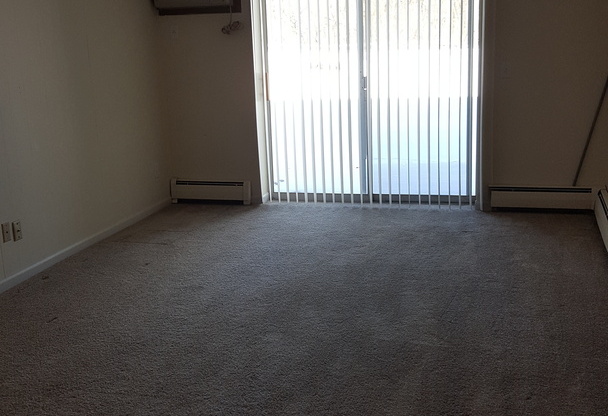 2 beds, 2 baths, 960 sqft, $1,325, Unit 33 - 04
