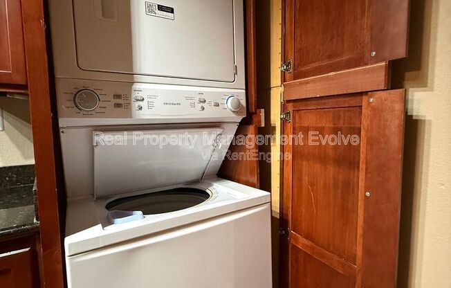 1 bed, 1 bath, 749 sqft, $1,100, Unit Unit 288
