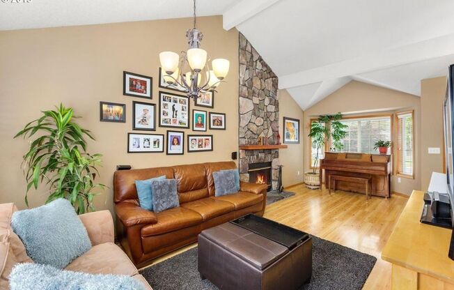 3 bedroom Home in Bull Mountain neighborhood!