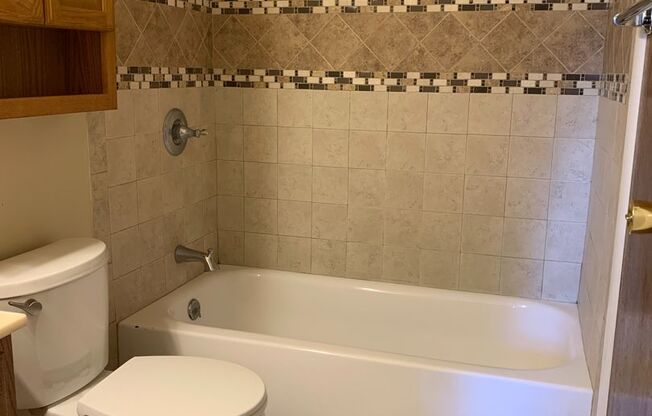 3 beds, 1 bath, $1,365