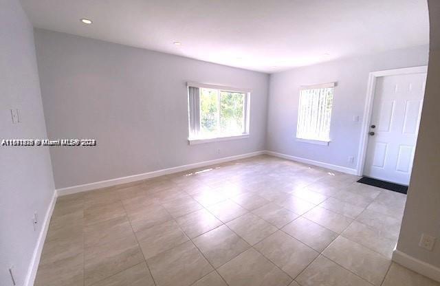3433 SW 16 ST