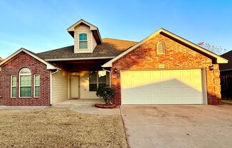 Large 3BD 2BA Home with Bonus Room in Yukon!!