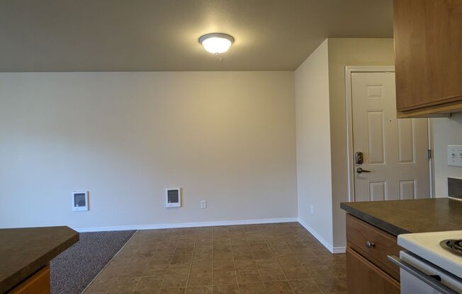 3 beds, 2 baths, 1,180 sqft, $1,695, Unit B303