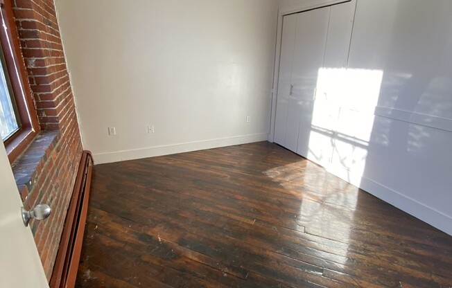 2 beds, 1 bath, 1,100 sqft, $4,400, Unit E214