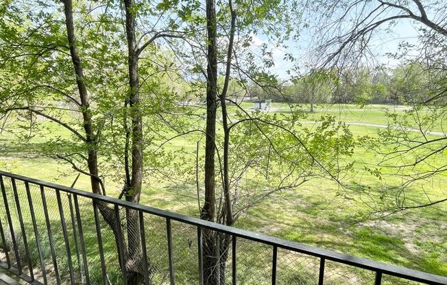2 beds, 1 bath, 880 sqft, $1,199, Unit 09
