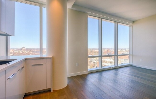 1 bed, 1 bath, 612 sqft, $4,300, Unit 21G