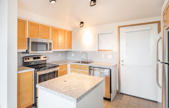 2 beds, 2 baths, $4,499, Unit N