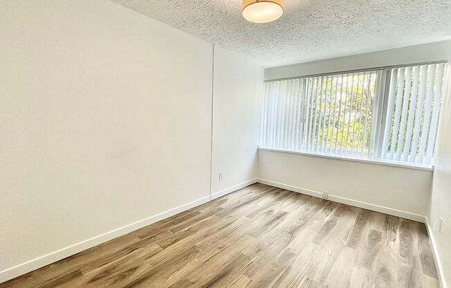 2 beds, 2 baths, 950 sqft, $1,675, Unit 205