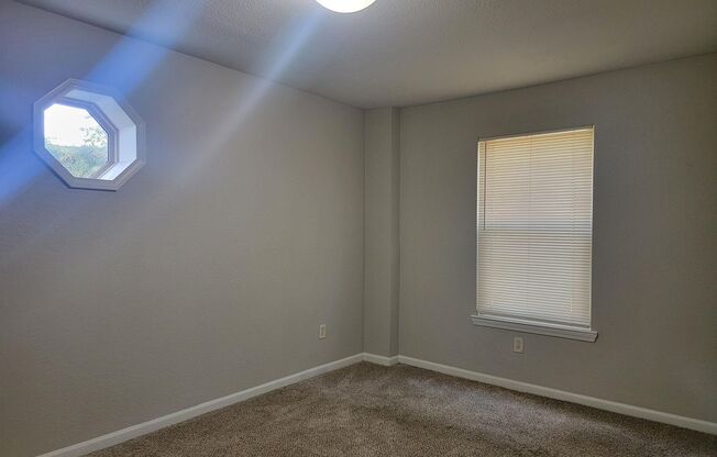 2 beds, 2 baths, 1,015 sqft, $1,292, Unit 245103