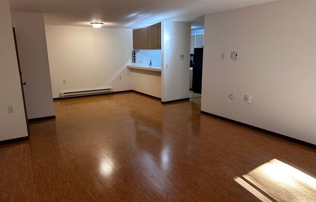 Spacious 2 bed 1.5 bathroom Condominium