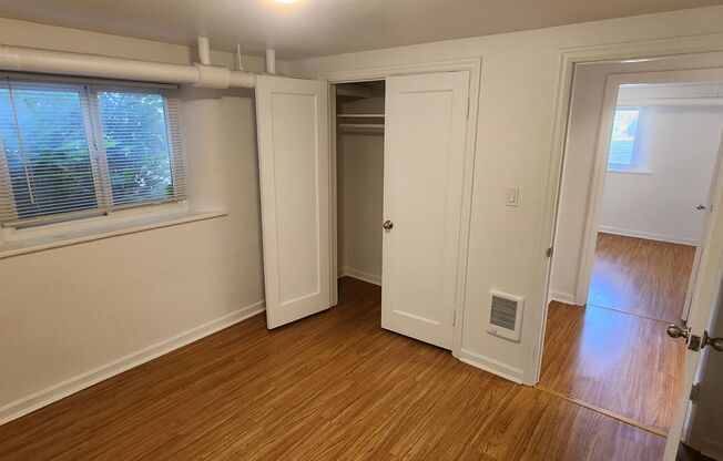 2 beds, 1 bath, 700 sqft, $1,045, Unit 15