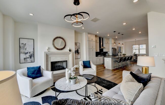 Perfectly Located, Luxury Townhome, 3 Bedroom/3.5 Bath! Heart of Buckhead!