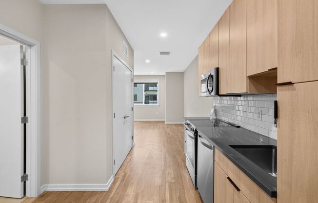 Studio, 1 bath, 548 sqft, $1,910, Unit 706
