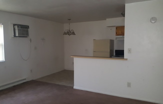 2 beds, 1 bath, 704 sqft, $850, Unit E