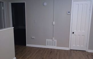 2 beds, 1 bath, $1,250, Unit 2