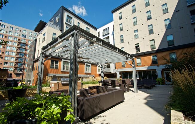 4 beds, 2 baths, $2,650, Unit 401