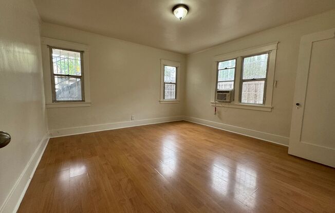 2 beds, 1 bath, $2,850