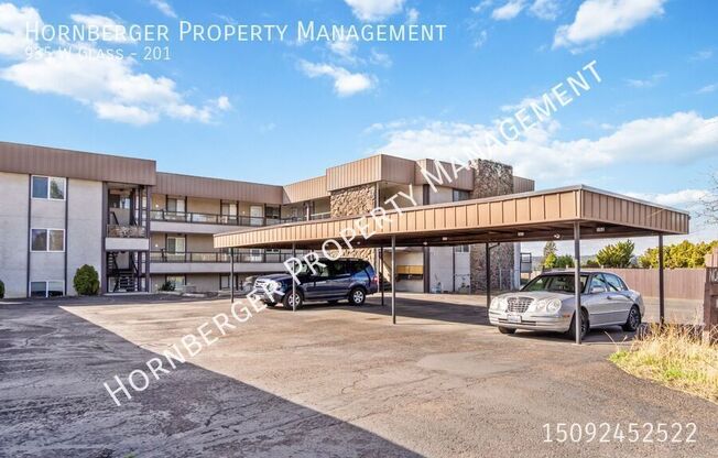 935 W GLASS AVE