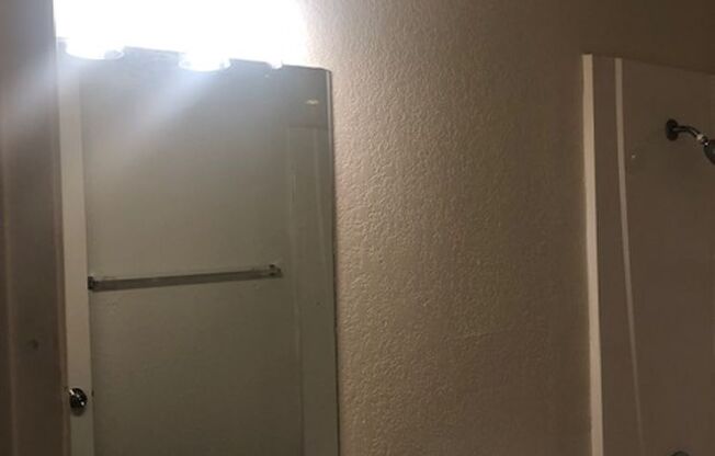 2 beds, 1 bath, 825 sqft, $1,300, Unit 124