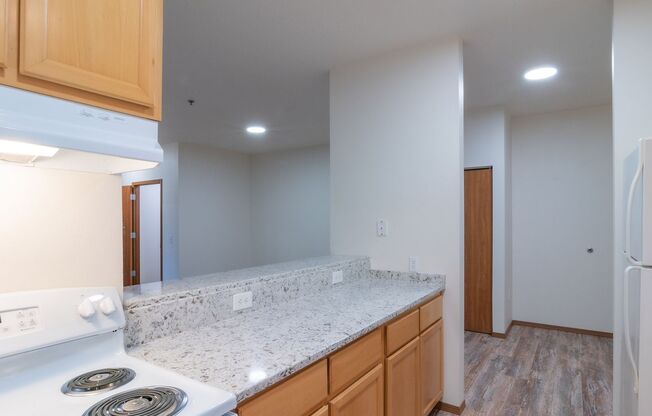 3 beds, 2 baths, $2,400, Unit 102