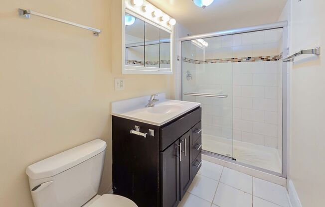 3 beds, 2 baths, 1,365 sqft, $4,250, Unit 877-D1