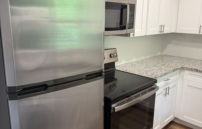 2 beds, 1 bath, 700 sqft, $1,399, Unit 2330-3