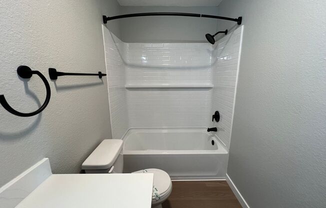 1 bed, 1 bath, 671 sqft, $2,410, Unit H033