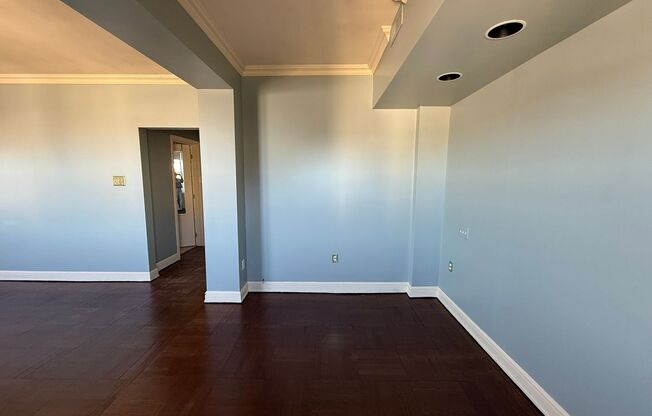 3 beds, 2 baths, 1,952 sqft, $3,200, Unit Royal York 916