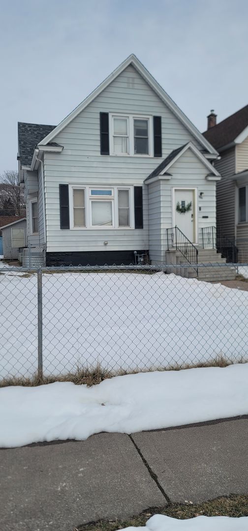 Duluth, MN - 5 bed - 2 bath - Single Family Home
