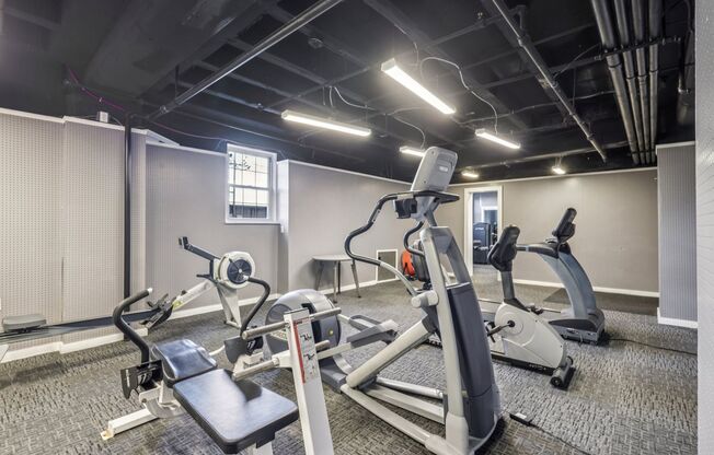 2 beds, 1 bath, 975 sqft, $1,900, Unit Royal York 102