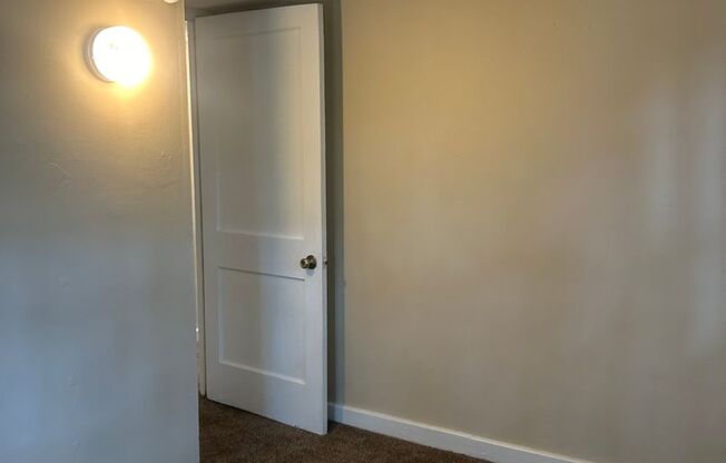 2 beds, 1 bath, $1,100
