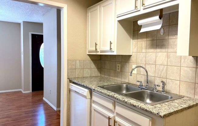 2 Bedrooms 1.5 Bath 1/2 Duplex For Lease in Frisco