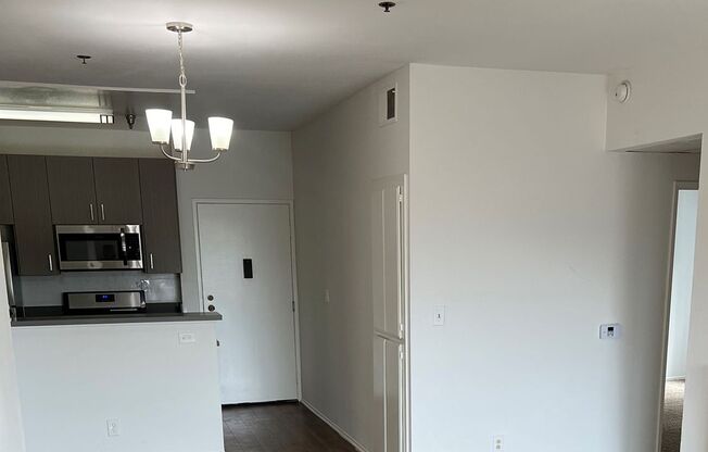 2 beds, 2 baths, $2,850, Unit 308