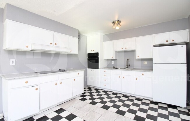 353 E 9 DR