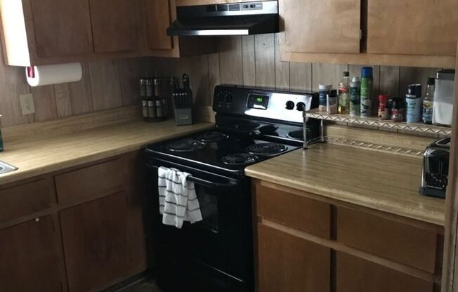 2 beds, 1 bath, 775 sqft, $800, Unit 01