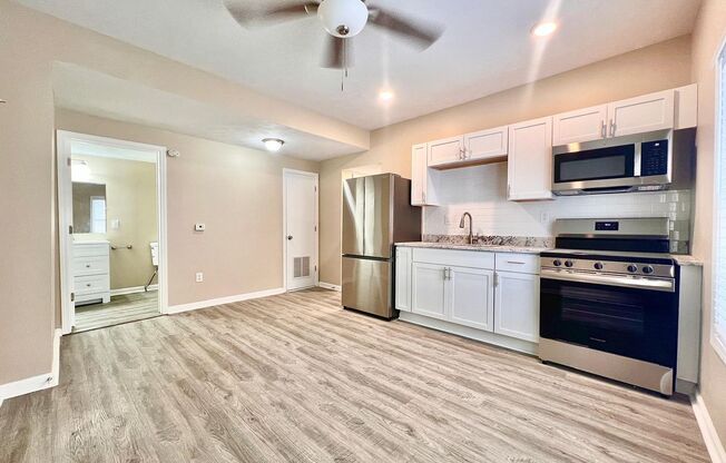 2 beds, 1 bath, $1,195, Unit APT 2