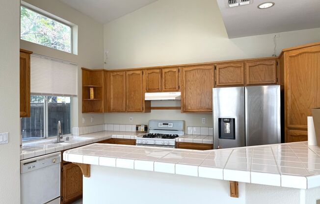 3 Bed 2.5 Ba 2 Story 2 Car Garage in Folsom!