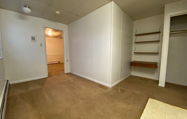 1 bed, 1 bath, $985, Unit B