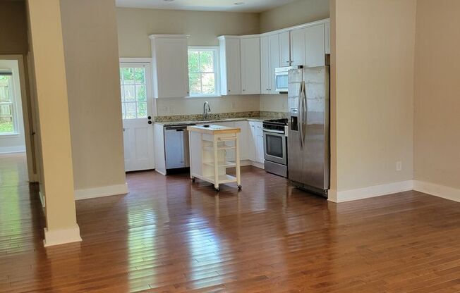 Charming 3br 2ba Home near Downtown Raleigh! Available Now!