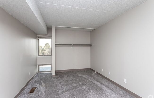 2 beds, 1 bath, 1,025 sqft, $1,049