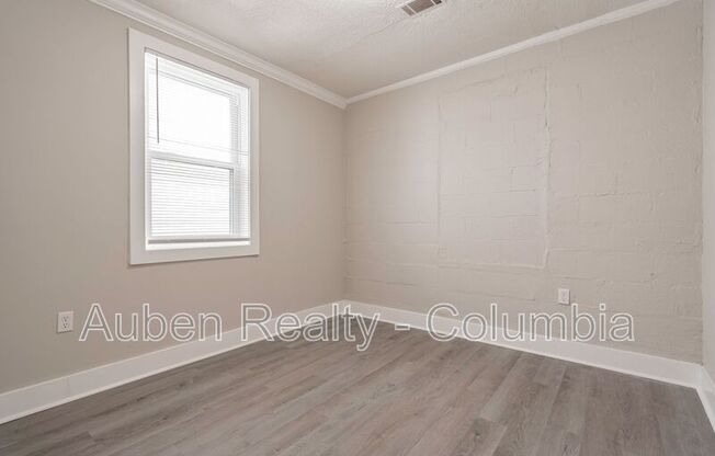1216 1/2 GREGG ST