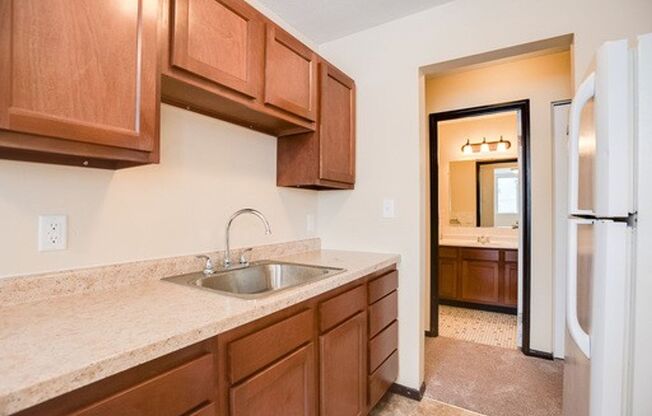 2 beds, 1 bath, 850 sqft, $1,075, Unit H 101