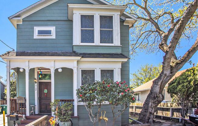 2128 Pacific Ave - 3 bedroom | 2 bath | Single family home