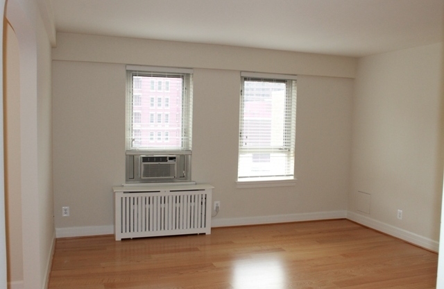 1 bed, 1 bath, 700 sqft, $2,500, Unit 600