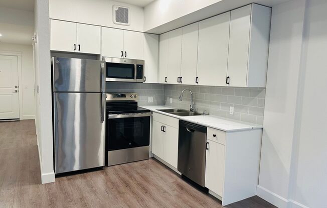 Studio, 1 bath, 327 sqft, $1,550, Unit 410-202